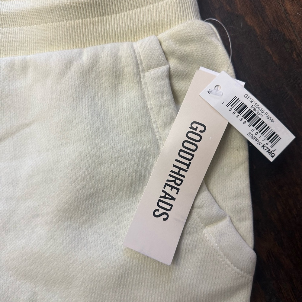 Goodthreads Women's Heritage Fleece Drawstring Shorts. <<<<82>>>>> - Picture 4 of 8
